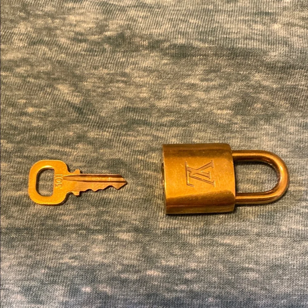 Louis Vuitton Gold Padlock Necklace - Picture 3 of 4